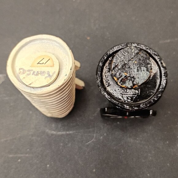 VTG Dutch Windmill Salt & Pepper Shakers Souvenir Of Caney Kansas Hand-Painted - Picture 4 of 15